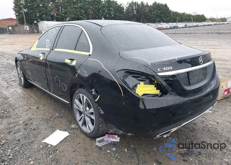 2018 Mercedes-Benz C 300 4Matic z USA, uszkodzony, nr VIN WDDWF4KB9JR397046